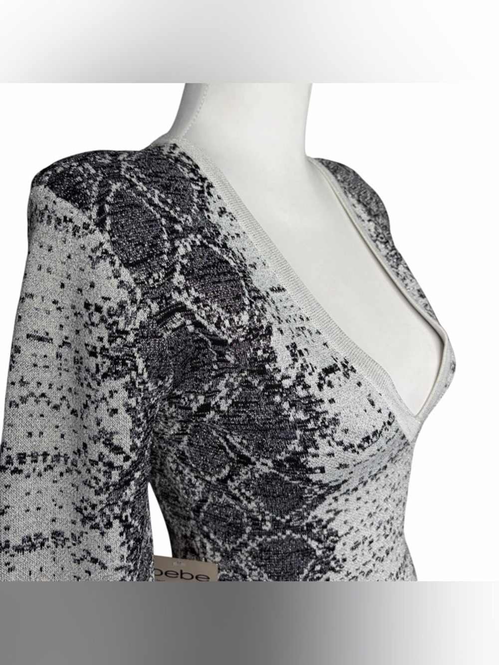 bebe Gray & White Snake-Print Long Sleeve V-Neck Bodycon Dress Size S - Picture 4 of 15